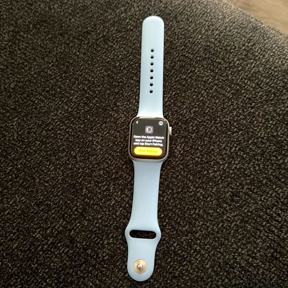 Apple SE 40mm Smart Watch Blue Band and Charger T Mobile